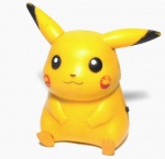 POKEMON - TOMY - Figura eletrônica do personagem Pikachu da série Pokémon, peça original da Tomy. Medindo 8,5cm de altura.
