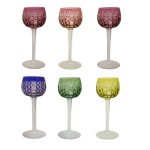 SAINT LOUIS - Conjunto de 6 taças de cristal francês coloridas. Base circular, hastes lisas e bojo lapidado. França. Séc. XX. 19 cm.