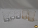 Lote composto de 5 copos de aperitivo em cristal lapidado, modelos diversos. Medindo o maior 8cm de altura.