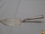 Pá, espatula de bolo em prata 90. Medindo 29cm de comprimento.