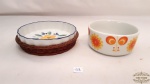 Lote 2 peças em ceramica 1 petisqueira e 1 refratario.Medidas: cesto 16cm diâmetro , petisqueira 15cm diâmetro ,boll 5cm de altura e 12cm diâmetro.
