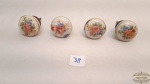 4 puxadores em porcelana decorados com flores .Medidas: 3cm de altura