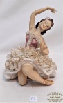 Escultura Bailarina em Porcelana Rebis Bailarina Vestido Branco. Pequenas Perdas no vestido Imperceptiveis . Medidas: 13,5 comprimento x 18,5 largura x 17 altura