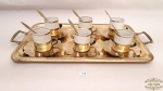 Jogo de 6 xicaras de cafe, colher e bandeja em metal dourado.Medidas: xicara 5cm altura e diametro, pires 10cm diametro , bandeja 43cm de comprimento e 24cm de largura , colher 9cm comprimento .