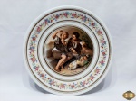 Prato decorativo com meninos e cachorro, borda floral com ouro em porcelana. Medindo 26cm de diâmetro.