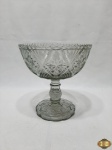Bomboniere, compoteira em vidro moldado. Medindo 15,5cm de diâmetro x 16cm de altura.