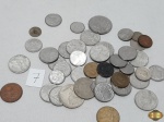 Lote de diversas moedas para colecionador.