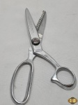 Tesoura para picotar em aço. Medindo 21cm de comprimento.