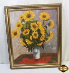 Quadro óleo sobre tela, pintura de vaso de flores com girassóis, moldura em madeira com patina ouro, assinado Regina Harari 2005. Medindo a moldura 70cm x 60cm e a tela 60cm x 50cm.