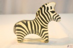 Escultura zebra em Resina Abraham Palatnik. Medida 15cm de comprimento x 12cm de altura.