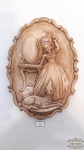 Quadro Oval representando figura de mulher, em Resina Italiana assinado G. Ruggeri Medidas: 15 comprimento x 21,5 altura
