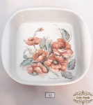 Travessa Refrataria Pintada a Mão Decorada com Flores. Medidas : 16,5 comprimento x 15 largura x 4,5 Altura