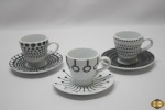 Jogo de 3 xícaras de café em porcelana.