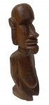 Escultura africana em madeira, medindo: 27 cm alt