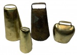 Lote contendo 4 curiosas e antigas  sinetas de metal dourado.