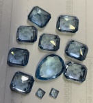 Lote contendo: 11 pedras azuis de diversos tamanho.