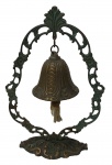 Delicado sino de mesa em bronze, medindo: 23 cm alt.