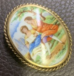 LIMOGES France - broche em porcelana acabamento banhado a ouro, medindo: 4 cm x 5 cm