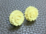 Lindo brinco de marfim em forma de rosa, medindo: 1,5 cm diâmetro.