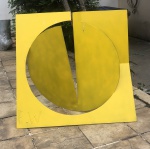 Franz WEISSMANN (1911-2005) - Grandiosa escultura de ferro para jardim, na cor predominante amarela, assinada, medindo: 1,00 m alt. x 1,00 m comp. (COLEÇÃO PARTICULAR DO RIO DE JANEIRO)