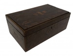 Caixa de madeira, medindo: 28 cm x 17 cm x 11 cm