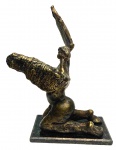 S.D - Escultura em bronze com base de mármore, assinada S.D., medindo: 47 cm alt. x 28 cm x 30 cm