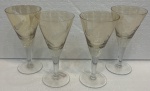 Lote contendo; 4 taças de cristal para vinho, medindo: 16 cm alt.