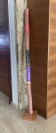 IONE SALDANHA - Espetacular escultura de bambu pintado a mão, tempera s/ bambu, medindo: 2,00 m alt. aprox.