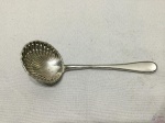 Pequena Concha Em Prata De Lei 800 Wilkens. MEDINDO: 13,5CM DE COMPRIMENTO. PESANDO: 27 GRAMAS