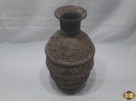 Antigo vaso floreira bojudo em cerâmica envelhecida vietnamita. Medindo 34cm de altura.