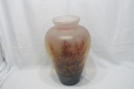 Lindo vaso floreira em pasta de vidro assinado Ravagnani. Medindo 42cm de altura.