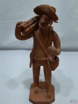 Manuel Eudócio - escultura de homem trabalhando em barro cozido, peça assinada. Medindo 30cm de altura.
