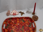 Lote natalino, composto de bandeja para banquete, castiçal natalino, petisqueira natalina, etc. Medindo a bandeja 52,5cm x 33,5cm.