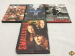Lote de diversos DVDs originais, composto por SMALLVILLE 3 temporada com 6 DVDs, THE OC UM ESTRANHO NO PARAÍSO 1 temporada, etc