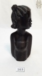Escultura  em madeira Africana    representando mulher;Medidas: 17 cm de altura.