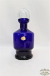 Licoreira em Cristal Azul Cobalto Com Tampa Bola  possivelmente Adaptada.Medida: 17 cm Altura x 5 cm diametro.