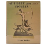 ART DECO AND OTHER FIGURES. Autor: Bryan Catley. Editora Antique Collectors, 1984. Importante livro com centenas de obras de art deco como figuras, serra-livros, luminárias, animais, etc. Livro em capa dura revestida em tecido, com sobrecapa, altamente ilustrado, 346 páginas.