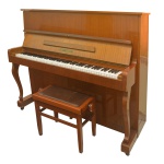 FRITZ DOBBERT  Piano de madeira nobre. Manufatura Paulista S.A  São Paulo, Brasil. Apresenta selo da Casa Piano Fatura Paulista S.A. Acompanha banqueta de madeira estofada em couro sintético.
