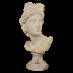 GIULIANO FINELLI (Carrara, 1601 – Roma, 1653). ATRIBUÍDO. Escola Italiana, aluno de Bernini – Busto em mármore de Carrara representando deusa. 30 cm. 