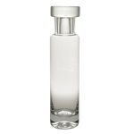 Garrafa de cristal francês de forma cilíndrica, lisa e translucida. Séc. XX.  28 cm.