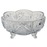 Saladeira de cristal europeu lapidado. Forma circular, bocal ondulado e três com pés. 13 x 26 cm.