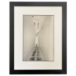 PANOREA GALATA – Fotografia. 32.5 x 42.5 cm. Ass. cid Nascida e criada em Mykonos, estudou fotografia e cinematografia em Atenas e continuou seus estudos em Londres. Atualmente vive em Mykonos onde tem seu estúdio em Chora. 