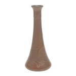 VAL S. LAMBERT - Solifleur de cristal, na cor marron de gargalo alongado. Assinado.