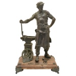 Escultura em bronze patinado representando ferreiro em seu ofício com suas ferramentas. Base retangular em mármore rajado apoiada em pés recurvos, realçada com placa e inscrição: `Lembrança ....... de 1950 da Escola Técnica de Comércio nossa Senhora do Carmo ao seu Paraninfo Dr. Benedicto de Oliveira Noronha`. 34 x 16 x 21 cm.
