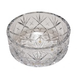 Saladeira circular de cristal francês translucida e lapidado. Séc. XX.9,5 x 18 cm.