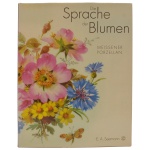 Die Sprache der Blumen: Meissener Porzrellan. Autor: Hans Sonntag. Editora E. A. Seemann, 1995. Os amantes da porcelana de Meissen podem usar este livro, seu conhecimento sobre o significado de cada atualização de motivos florais e, assim, desfrutar de olhar para o aumento. Cerca de 100 belas fotos são refletidas em ambos os sentidos do brilho de porcelana e variedade em design, com períodos diferentes de uma espécie selecionada de flores na pintura. Texto em Alemão. Capa dura revestida em tecido, com sobrecapa, livro altamente ilustrado em cores, perfeito estado, 136 páginas.