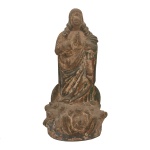 Nossa Senhora da Conceição - Imagem em terracota. Apresenta desgaste na policromia. Séc. XIX. 16,5 cm.