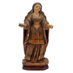 Santa Luzia - Imagem brasileira em madeira policromada e dourada. Traz à mão direita o prato com os olhos. Peanha chanfrada. (Falta a palma na mão esquerda). Séc. XIX. 26 cm. 