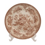 Prato em porcelana portuguesa Sacavem, em padrão Faisão, com desenhos de faisões e flores em sépia sobre fundo branco. Manufatura Gilman & Cia. 23 cm.