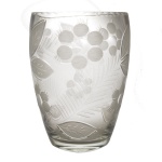 Vaso de cristal de forma circular com flores e folhas. 23 x 16 cm.